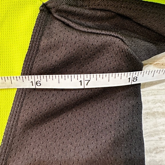 Men’s Bontrager cycling jersey size medium 🚴 - Picture 9 of 13